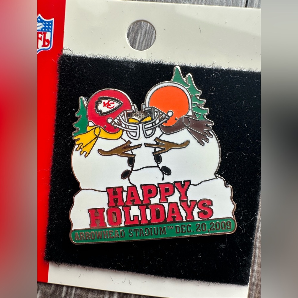 NFL Kansas City Chiefs Cleveland Browns 2009 Collectible Pin Game Day Team Shop
